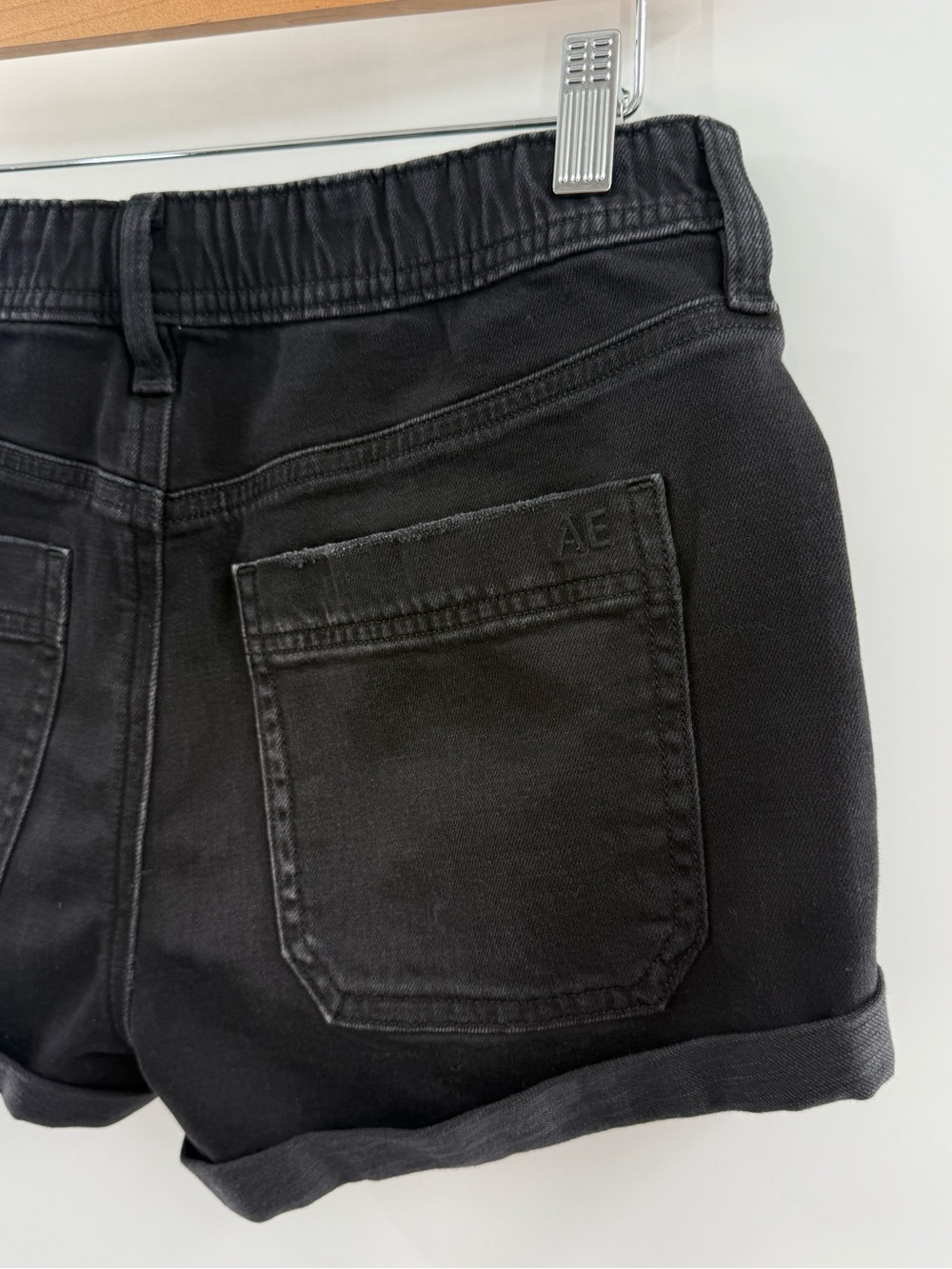 American Eagle Easy Shortie Black Wash Stretch Waistband Jean Shorts Size 0 - Picture 5 of 11